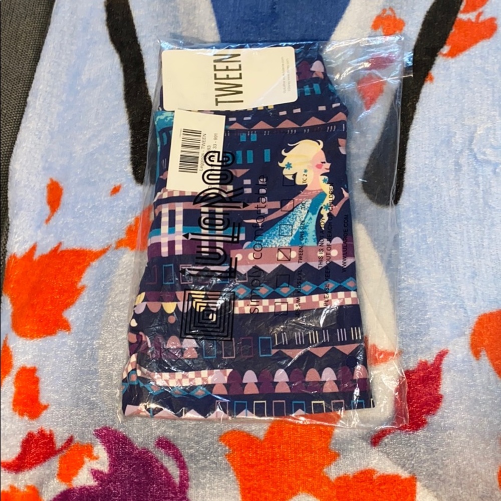 LuLaroe Tween leggings NWT Frozen leggings
